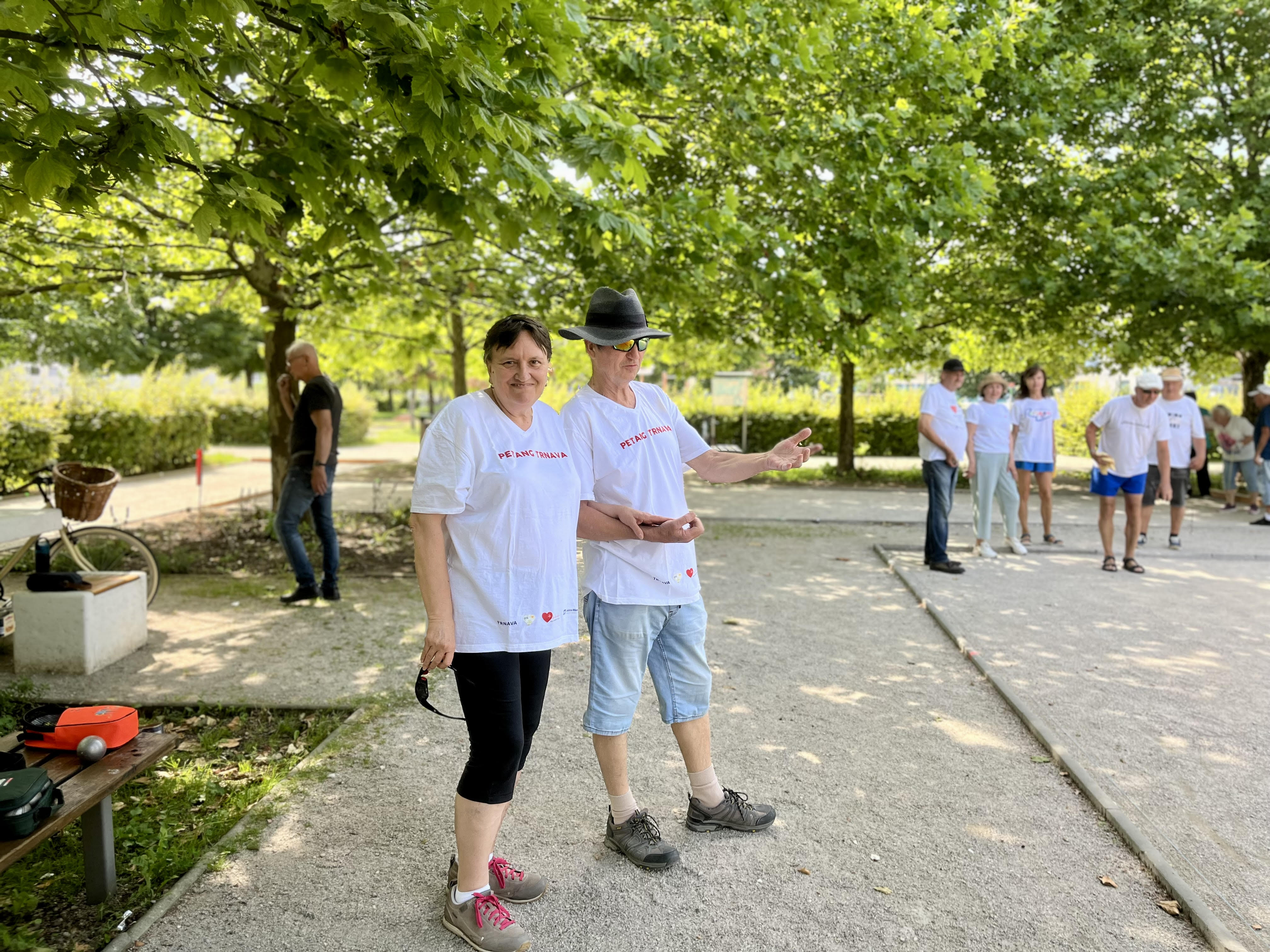 Petang je najmä o kamarátstvach. Manželia Prochaskovci však vyhrávajú bok po boku i turnaje. Foto_ Katarína Juranová  .jpg