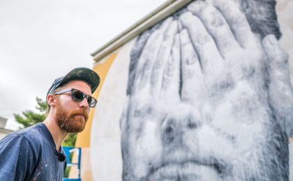 Street artista Nils: Maľba nie je hlavolam, ktorý je potrebné vyriešiť