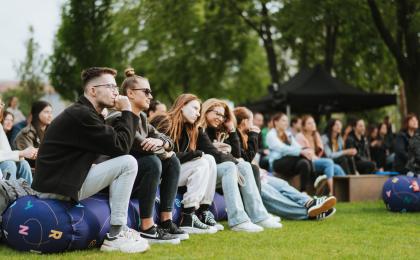 Podcast Park prinesie do Parku Bela IV. rozhovory s influencermi ako YAKSHA, Hellou Klaudi či hercom Romanom Poláčikom