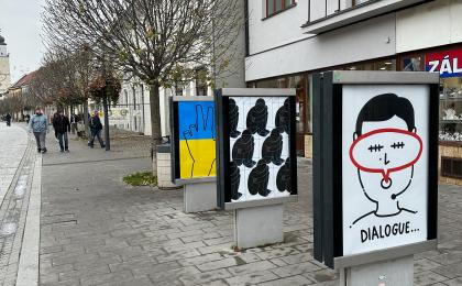 17. november priniesol do ulíc tiché plagáty so silnym odkazom